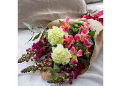 Bountiful Courtyard Florist - Flower Delivery Roxburgh Park